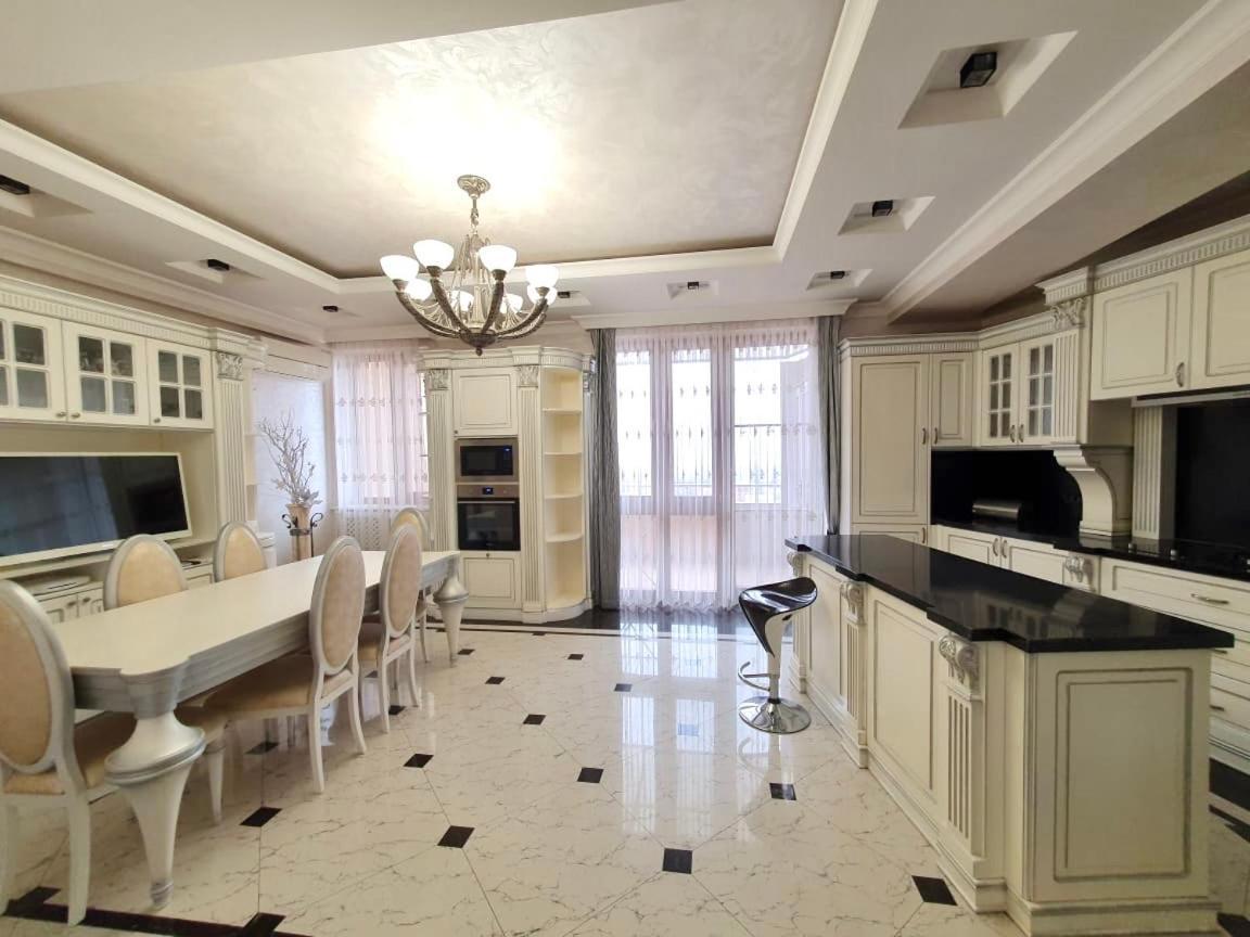 Роскошная Двухуровневая Квартира Luxurious Duplex Apartment Jerevan Buitenkant foto